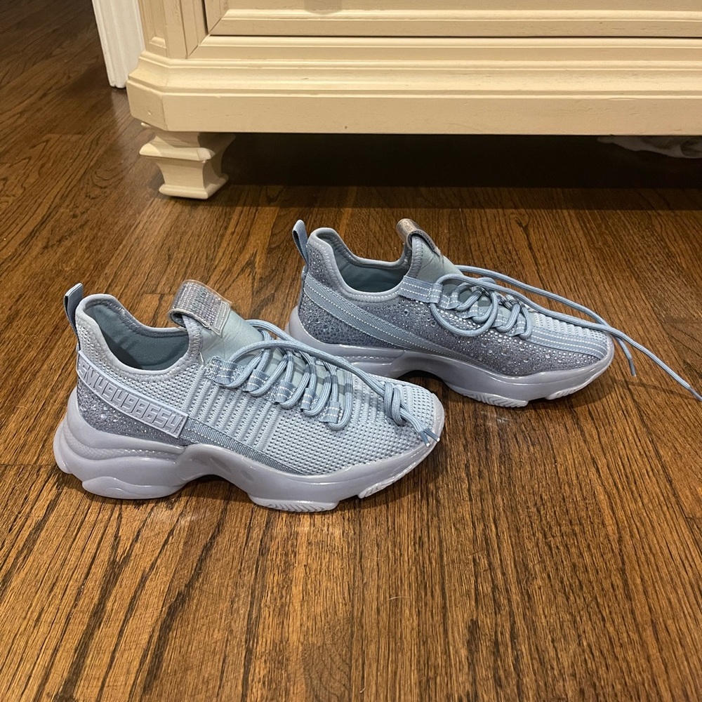 Brand: Steve Madden. Color: Blue